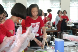 Members preparing to start cooking !!